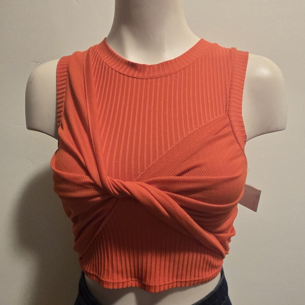 🌟NWT Orange Cropped Top